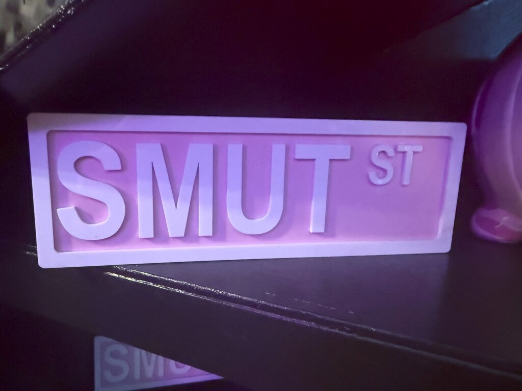 Smut St Wooden Sign