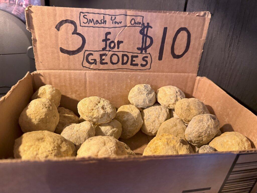 Crackable Geode